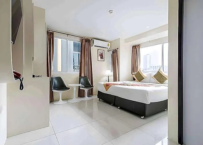 High Airport Link Hotel, Hotel